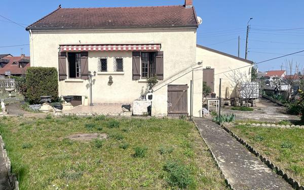 Maison à vendre    3 pièces •  Montluçon