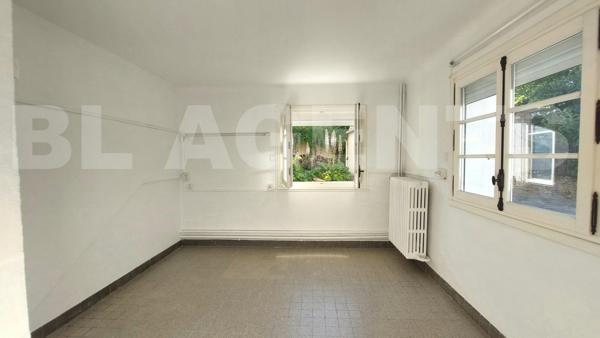 Secteur prisé : MAGNIFIQUE villa  de 295 m2 , 9 pièces, avec jardin , garages et piscine 