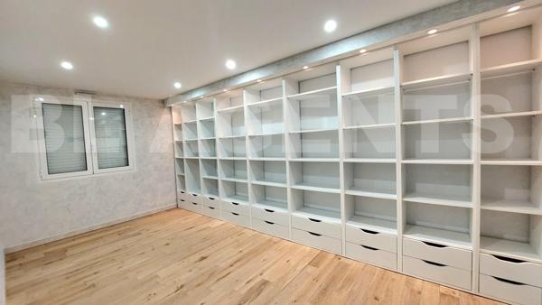 Secteur prisé : MAGNIFIQUE villa  de 295 m2 , 9 pièces, avec jardin , garages et piscine 