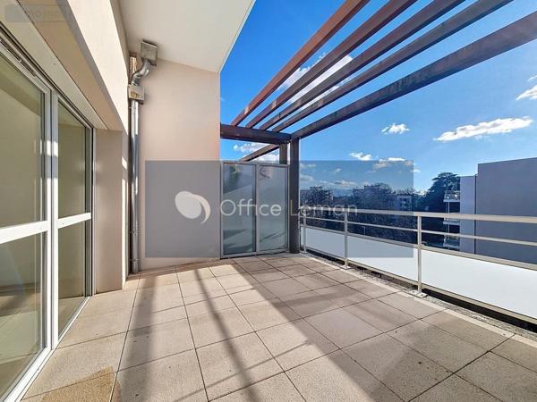 Appartement à vendre à Ferney-Voltaire dans l'Ain (01210), ref : 01047-820