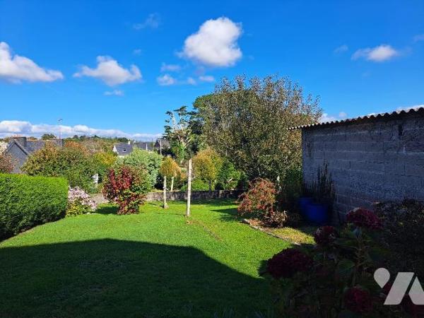 HAUTE VILLE- Maison d'habitation composée, d'une entrée, WC, salle d'eau ( douche, vasque), sal...