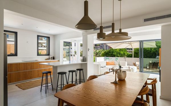 Maison à vendre    5 pièces • 118,60 m2 Cagnes-sur-Mer