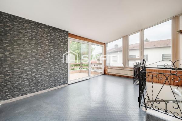 Beaux volumes ! Belles hauteurs sous plafonds !