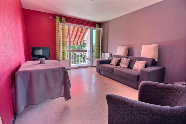 Carqueiranne - studio 28m2 environ terrasse, parking et cave. Proche mer