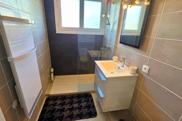 Carqueiranne - studio 28m2 environ terrasse, parking et cave. Proche mer