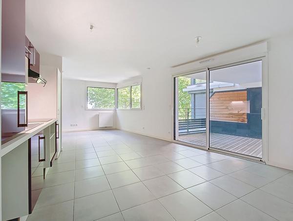 Appartement T1 Bis de 47m² avec terrasse et parking à vendre à Toulouse, dans le quartier Saint-Martin-du-Touch