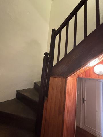 Au coeur d'un village de caractère dans la montagne noire, avec toutes commodités, maison avec cour Saissac (11310)