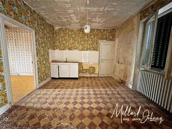 Maison à MONTCEAU-LES-MINES, 71300 - 5 pièces 146m²