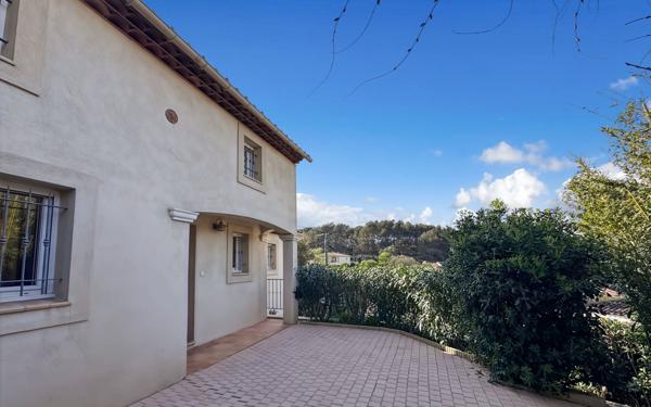 Maison à vendre    6 pièces •  Hyères