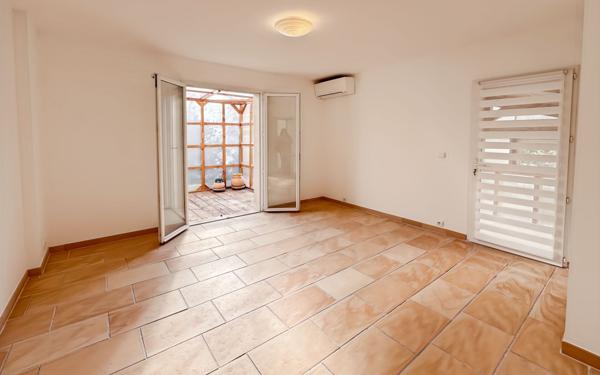 Maison à vendre    6 pièces •  Hyères