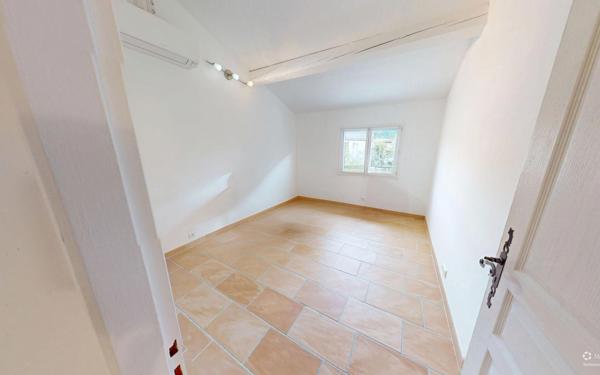 Maison à vendre    6 pièces •  Hyères