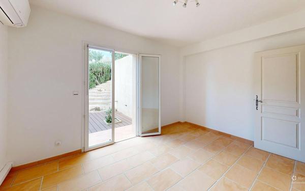 Maison à vendre    6 pièces •  Hyères