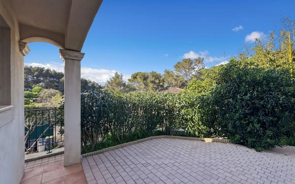 Maison à vendre    6 pièces •  Hyères