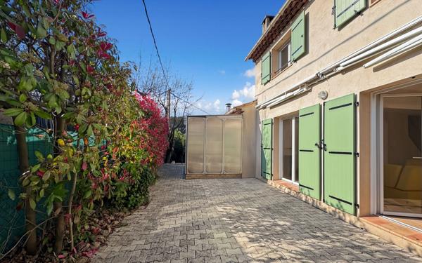 Maison à vendre    6 pièces •  Hyères