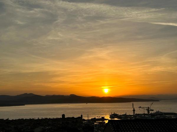 Villa Contemporaine 160 m2 - 4 Pièces - terrain de 431 m2 - Vue Imprenable sur la Mer - La Ciotat 13600