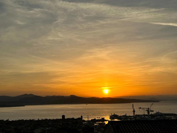 Villa Contemporaine 160 m2 - 4 Pièces - terrain de 431 m2 - Vue Imprenable sur la Mer - La Ciotat 13600