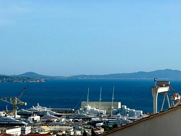 Villa Contemporaine 160 m2 - 4 Pièces - terrain de 431 m2 - Vue Imprenable sur la Mer - La Ciotat 13600