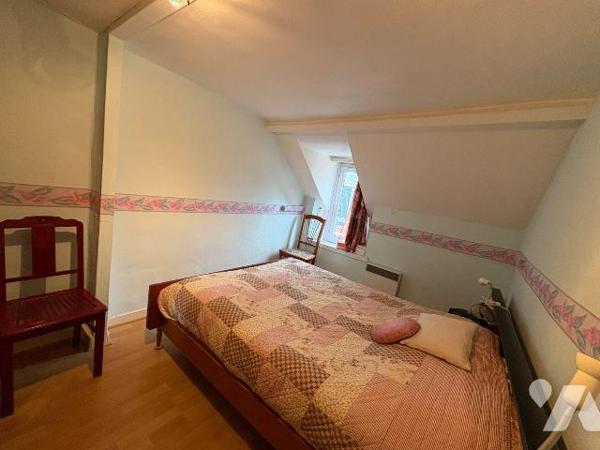 Centre ville, à proximité immédiate des commerces et de la plage, Maison de ville comprenant au...