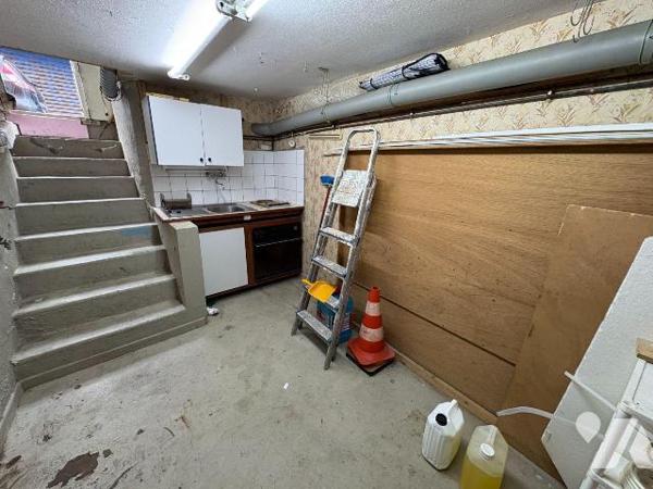 Centre ville, à proximité immédiate des commerces et de la plage, Maison de ville comprenant au...