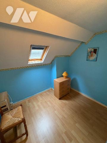 Centre ville, à proximité immédiate des commerces et de la plage, Maison de ville comprenant au...