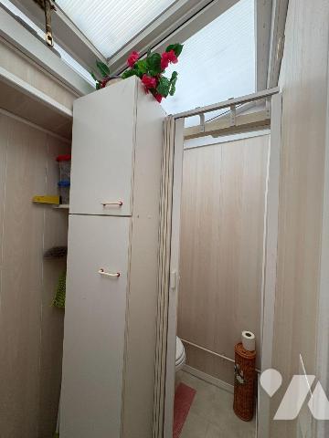 Centre ville, à proximité immédiate des commerces et de la plage, Maison de ville comprenant au...