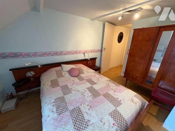 Centre ville, à proximité immédiate des commerces et de la plage, Maison de ville comprenant au...