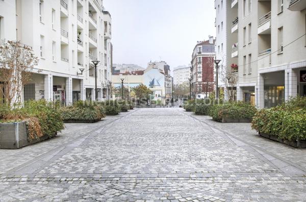 Plein centre, 3 p en parfait état avec petite terrasse.