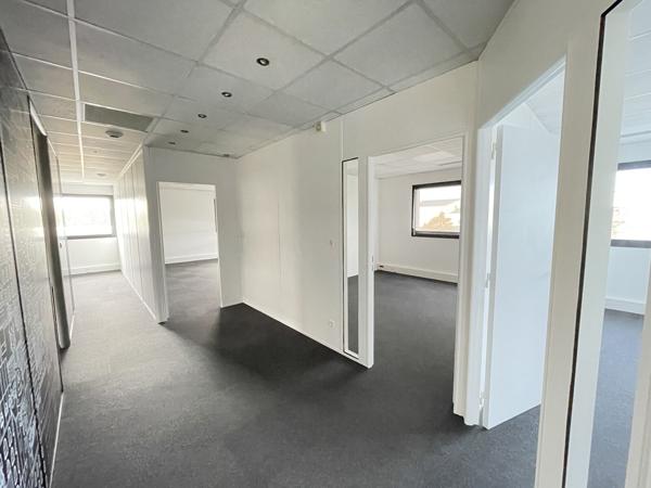 Bureaux à louer 173 m² à Saint-Herblain avec 12 places de parking