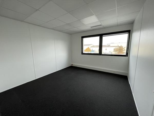 Bureaux à louer 173 m² à Saint-Herblain avec 12 places de parking