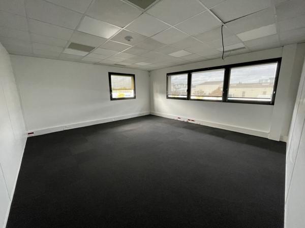 Bureaux à louer 173 m² à Saint-Herblain avec 12 places de parking