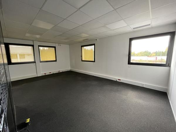 Bureaux à louer 173 m² à Saint-Herblain avec 12 places de parking