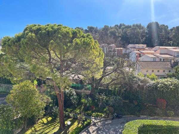 APPARTEMENT DE TYPE 2 PIECES AU COEUR DE MOUGINS