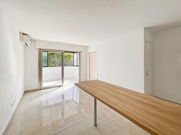 APPARTEMENT DE TYPE 2 PIECES AU COEUR DE MOUGINS