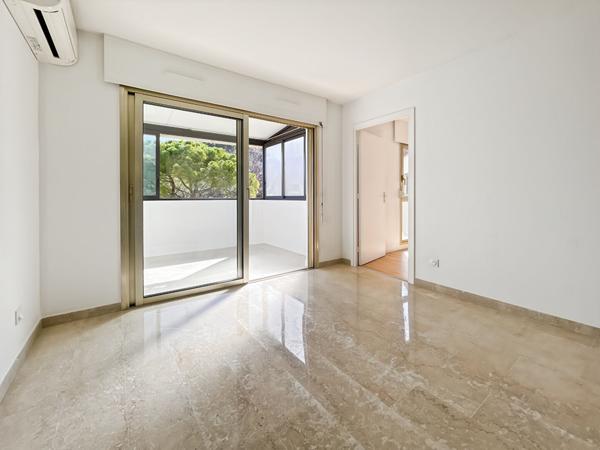 APPARTEMENT DE TYPE 2 PIECES AU COEUR DE MOUGINS