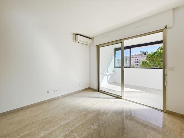 APPARTEMENT DE TYPE 2 PIECES AU COEUR DE MOUGINS