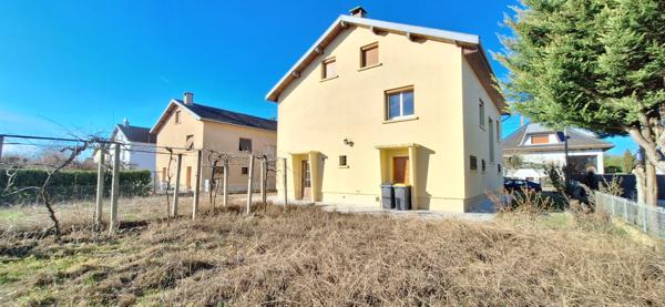 Maison familiale à vendre à Bourg-en-Bresse, secteur résidentiel calme