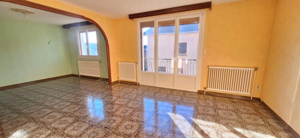 Maison familiale à vendre à Bourg-en-Bresse, secteur résidentiel calme