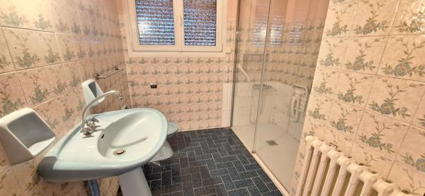 Maison familiale à vendre à Bourg-en-Bresse, secteur résidentiel calme