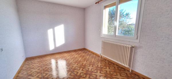 Maison familiale à vendre à Bourg-en-Bresse, secteur résidentiel calme