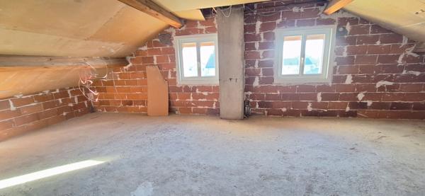 Maison familiale à vendre à Bourg-en-Bresse, secteur résidentiel calme