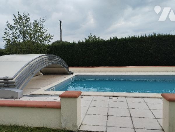 A vendre   Montesquieu  Volvestre.belle et agréable maison D'architecte de type 6/7 sur 4030m²