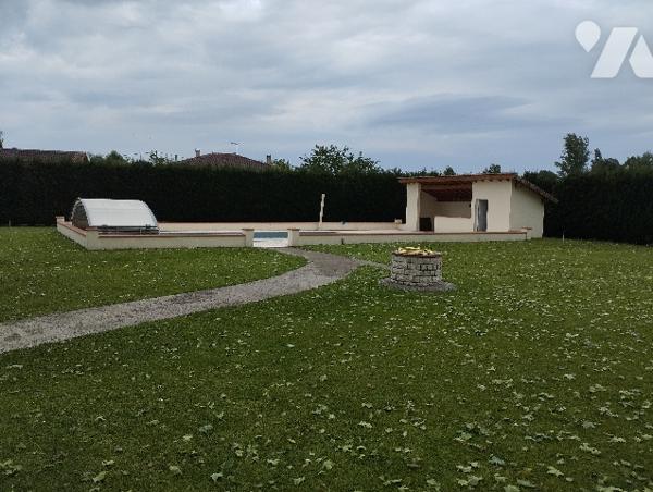 A vendre   Montesquieu  Volvestre.belle et agréable maison D'architecte de type 6/7 sur 4030m²