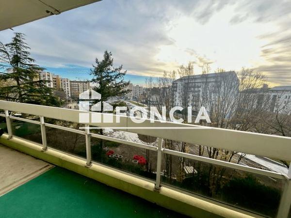 Location Appartement 3 pièces 74.1 m² - BAT. 4 Villeurbanne 69100