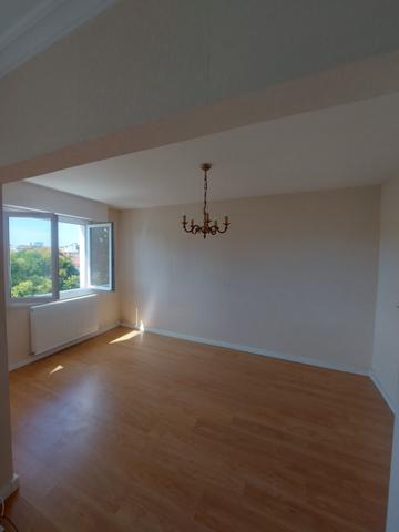 Spacieux T3 traversant quartier La Genette