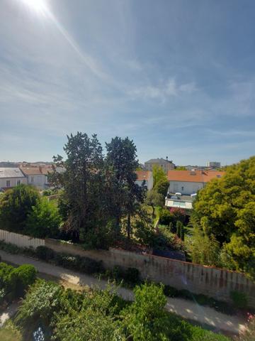 Spacieux T3 traversant quartier La Genette