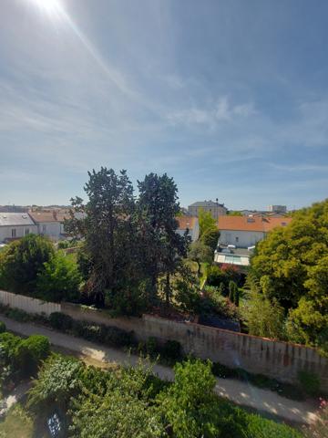 Spacieux T3 traversant quartier La Genette