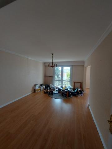 Spacieux T3 traversant quartier La Genette