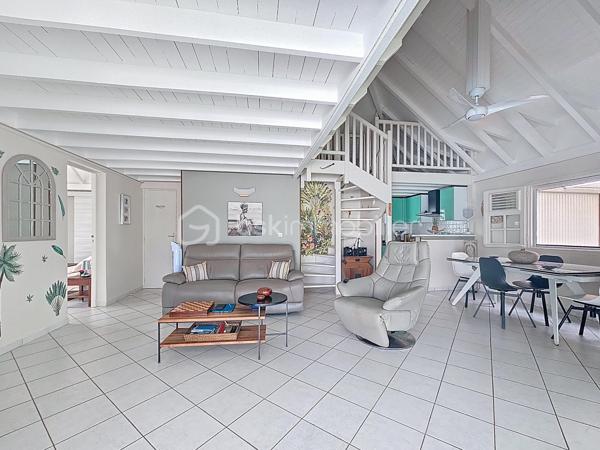 EXCLUSIVITE 
Delphine MIRANDA pour BSK Immobilier

Saint François , dans un lotissement prisé pour son emplacement et sa quiétude je vous propose cette jolie villa d'habitation d'une surface habitable de 102 m2 (82,43 m2 Carrez) édifiée sur deux niveaux sur une parcelle plane de 383 m2.
Entrée par portail électrique avec portillon de sécurité, le jardin paysagé tiré au cordeau vous offre un extérieur sans contrainte d'entretien , une piscine au sel avec douche extérieure , un carport et un grand garage fermé de 20 m2.
La terrasse abritée orientée jardin vous permettra également de profiter de la douceur du climat caribéen.
La maison propose un grand salon - séjour avec belle hauteur sous plafond, une cuisine ouverte aménagée et équipée , une grande chambre climatisée avec placards de rangements, une deuxième chambre version suite parentale avec placards, salle d'eau douche à l'italienne et toilettes, une deuxième salle d'eau et un toilette invité.
Pour compléter l'ensemble, à l'étage en mezzanine fermée une troisième chambre climatisée.
Aucun travaux à prévoir , l'entretien est irréprochable il est important de le souligner, vous disposez d'un bien clé en main prêt à l'emploi.

Ses atouts majeurs : 
- emplacement 
- peu d'entretien extérieur
- garage fermé 
- climatisations et ventilateurs plafonniers 
- moustiquaires intégrées sur chaque fenêtres
- 2 citernes tampon de 1250 litres soit 2500 litres à disposition
- piscine au sel 
- vendu meublé clé en main 
- 2 places de parking intérieur et une en extérieur 
- aucun travaux 

Clairement c'est un coup de coeur clé en main, n'hésitez pas à me contacter pour de plus amples informations, accéder à la vidéo de la villa , échanger sur votre projet et positionner une visite.
Merci de privilégier l'appel ou message par whatsapp.
