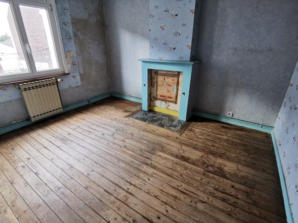 MAISON DE VILLE MITOYENNE A RENOVER AVEC JARDIN