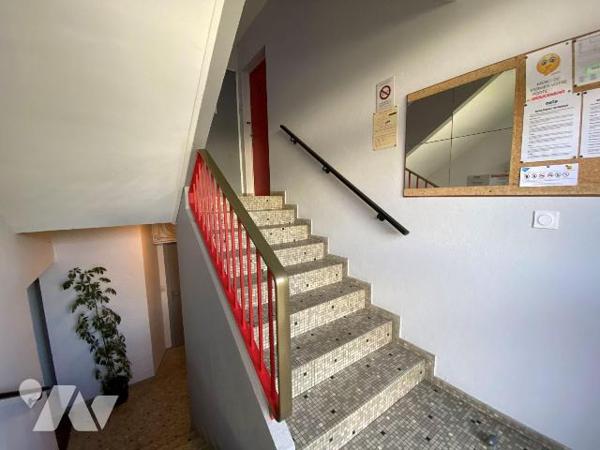 Secteur Guelmeur - Situé au rez-de-chaussée d'une petite copropriété en dalle béton, cet appart...